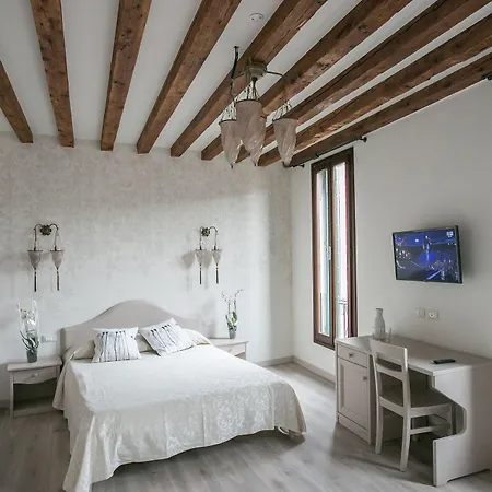 Ca' Dell'angelo 4* البندقية